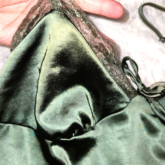 Elegant Satin Green Camisole satin - Picture 3 of 4